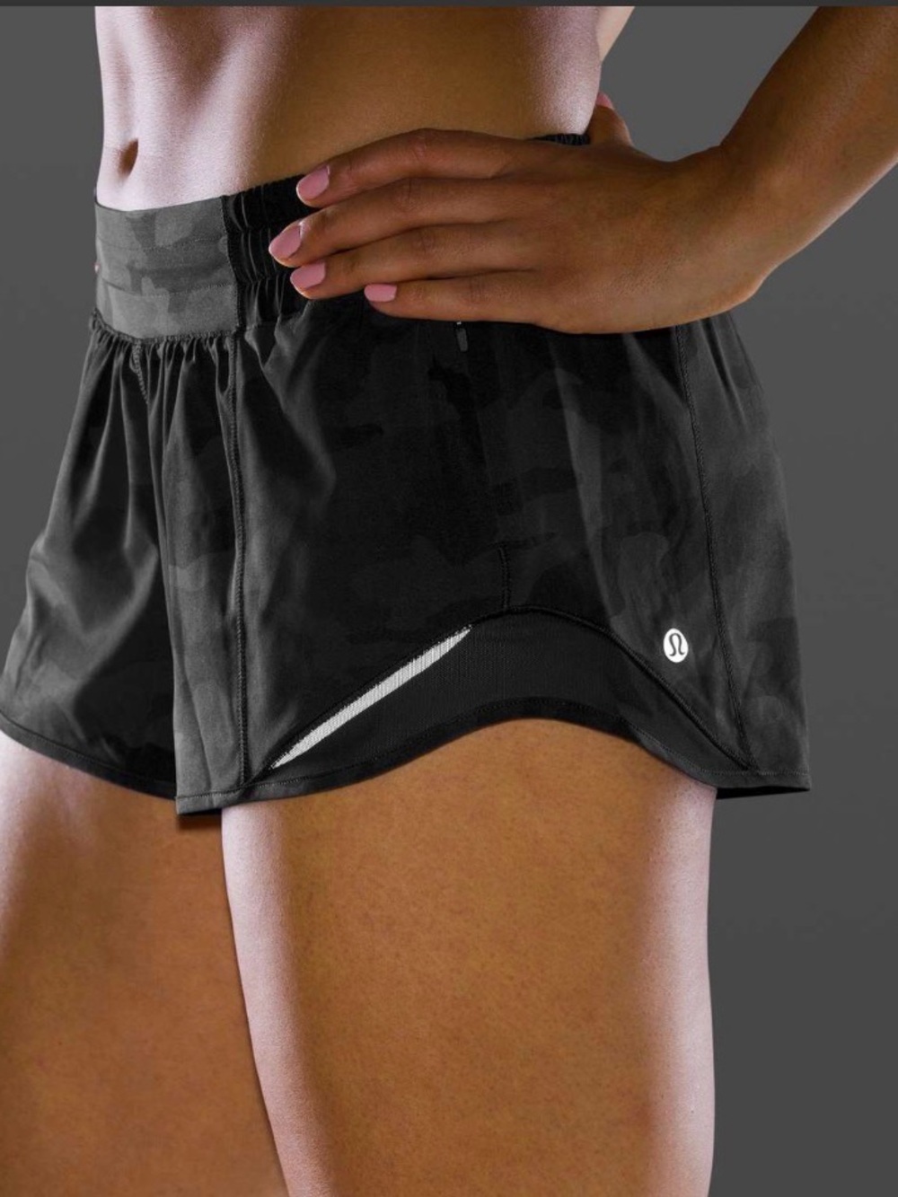 Lululemon Hotty Hot Shorts 2.5” Black Camo Size 2